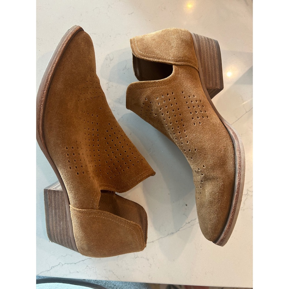 Gianni Bini Women Tan Suede Perforated Cutout Ankle Booties Block Heel 9M‎